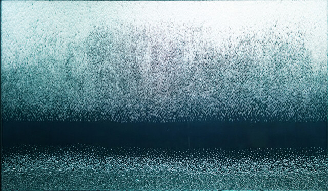 정서적외로움 emotional loneliness/ 204.0x122.0x5.0cm아크릴 패널에 조각, 특수 페인트/ 2025. 사진 갤러리 B.O.S