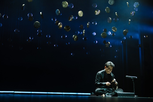 타악연주가 김인수 공연 '김인수의 장단소리 : 正面' . 사진 비온뒤