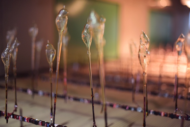 글라소르(GLASSOR)사의 장식 제작 장면  건조 과정. 사진 서울역사박물관