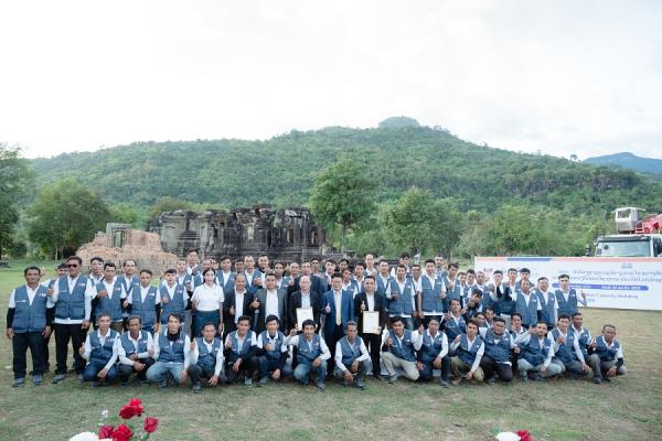 라오스 왓푸-홍낭시다 복원사업에 참여한 현지 기술인력들. 사진 국가유산진흥원