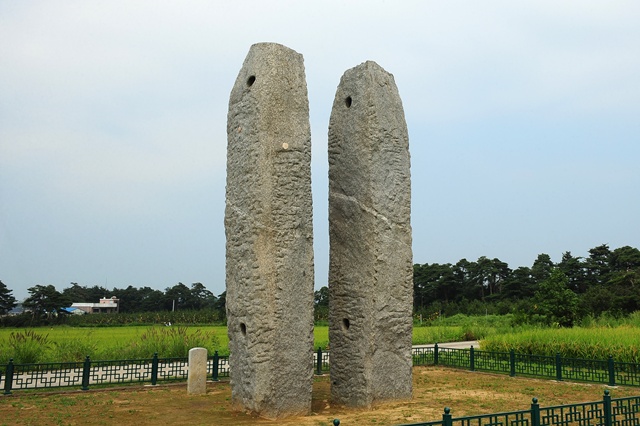 사진2 우리나라에서 가장 큰 굴산사 옛 터 당간지주. 출처 한국학중앙연구원(2014)