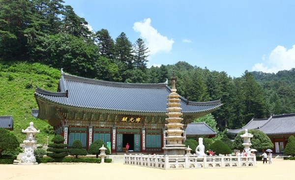 사진 10. 월정사 적광전, 팔각9층석탑, 석조보살좌상. 출처 국가유산청