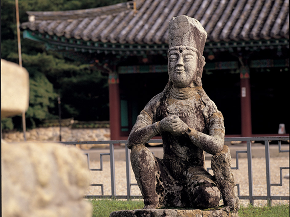 사진 11. 월정사 석조보살좌상. 출처 국가유산청