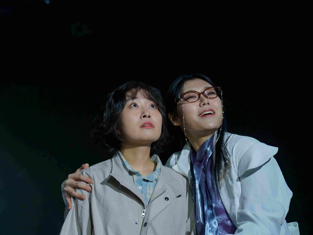 죽은 검사가 살인 피의자가 됐다...사후 세계 법정의 반전, 연극 '에덴의... - 뉴스 썸네일 이미지