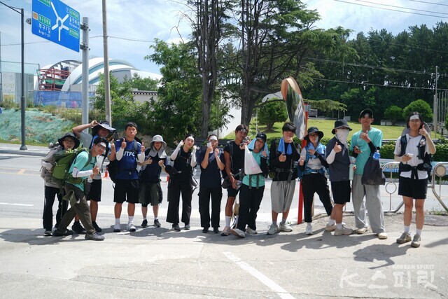벤자민인성영재학교 학생들로 구성된 오뚜기원정대는 지난 7월 9일부터 19일 해파랑길을 따라 154km 국토종주를 완수했다. 사진 오다혜 시민기자.