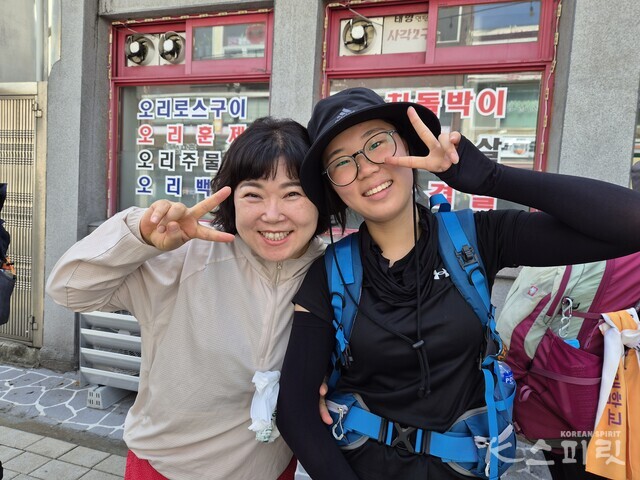 벤자민인성영재학교 국토종주 오뚜기원정대 부단장 민소희 학생(오른쪽). 사진 오다혜 시민기자.